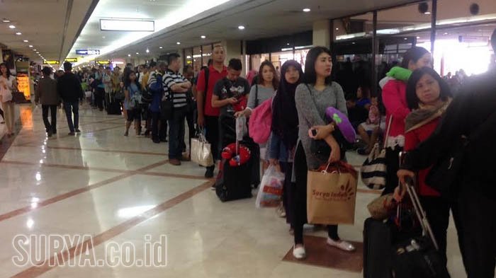 kepadatan-penumpang-di-bandara-juanda-sidoarjo_20170831_092250.jpg