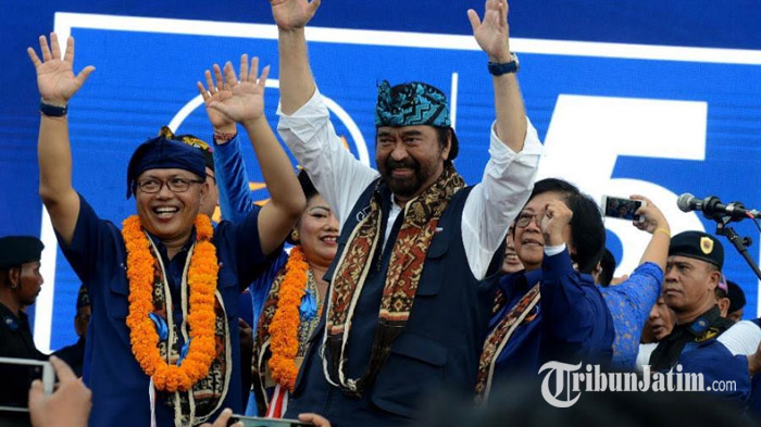 ketua-umum-partai-nasdem-surya-paloh-tengah.jpg