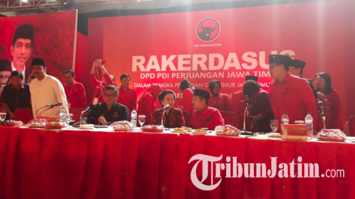 ketua-umum-pdip-megawati-soekarnoputri-hadir-dalam-rakerdasus-dpd-pdip-jatim_20180203_150235.jpg
