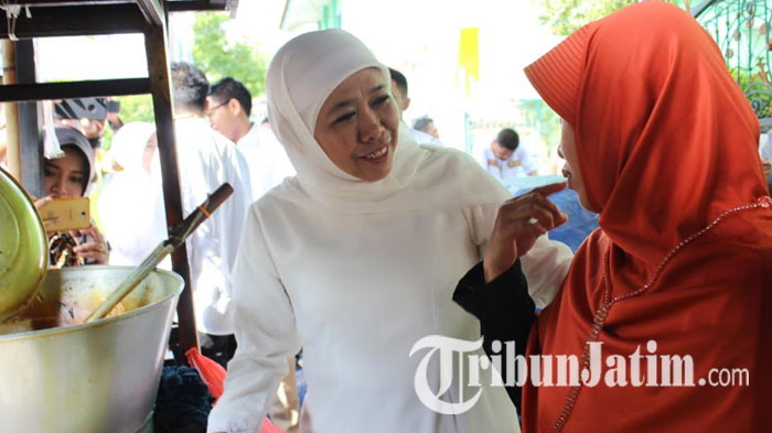 Gubernur Khofifah Jamu Pemilih di Pemilu dengan Soto Ayam Gratis, Cukup Tunjukkan Jari Bertinta