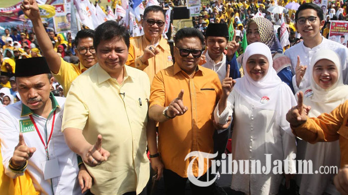 khofifah-kampanye-terakhir-dg-golkar-di-probolinggo_20180623_200558.jpg