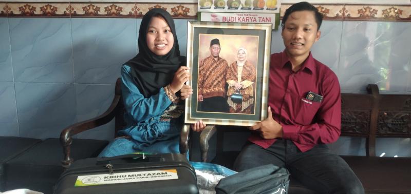 Kisah Fiki dan Shoim, Kakak Adik di Kabupaten Madiun Naik Haji Gantikan Orangtua yang Meninggal