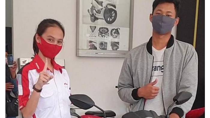 Mahasiswa di Palembang Beli Motor Impian Pakai Uang Logam, Nabung 8 Tahun, Hasil Bantu Ibu di Warung