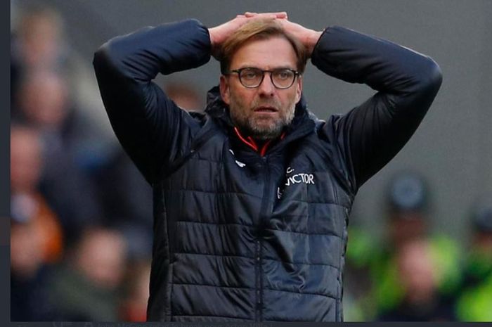 kompak-dibantai-lawan-manchester-united-dan-liverpool-ukir-sejarah-minor.jpg