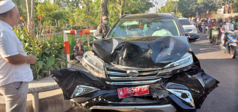 kondisi-mobil-daihatsu-terios-dengan-nomor-polisi-w-1856-pp-rusak-di-bagian.jpg