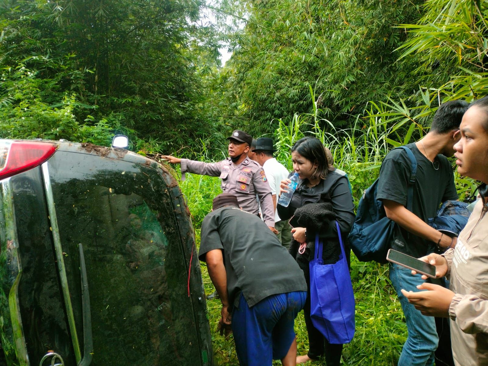 Ngerinya Mobil Rombongan Wisatawan Terjun ke Jurang di Banyuwangi, Ada Anak-anak di Dalamnya