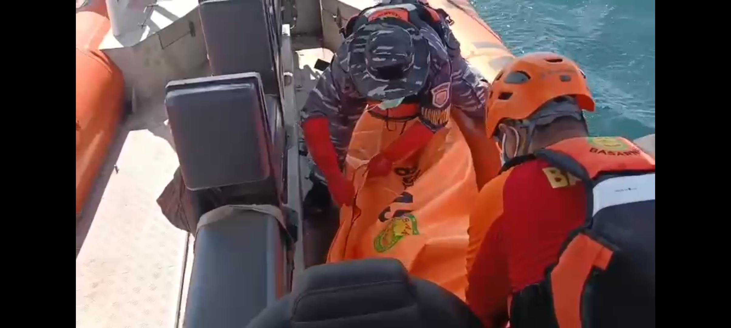 Tim SAR Temukan Jenazah Diduga Korban KMP Tunu Pratama Jaya di Perairan Muncar, Posisi Tengkurap