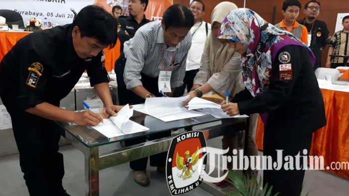 kpud-surabaya-rekapitulasi-suara_20180706_025806.jpg