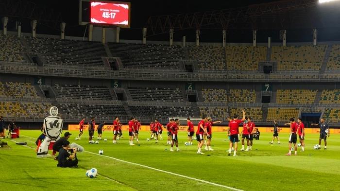 latihan-pemain-timnas-indonesiadi-stadion-gbt-surabaya.jpg