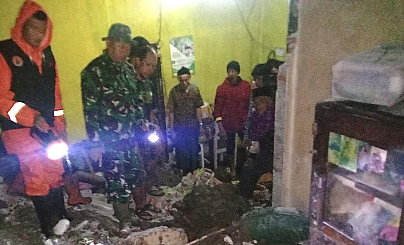 longsor-terjadi-di-Desa-Tulungrejo-Kecamatan-Ngantang-Kabupaten-Malang.jpg