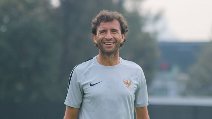 Luis Milla Beri Like Pada Tweet Netizen yang Ingin Dia Kembali Latih Timnas Indonesia, Kode?