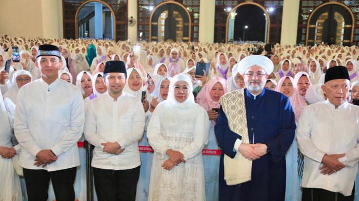 maulid-nabi-di-masjid-al-akbar-surabaya-bersama-gubernur-khofifah.jpg