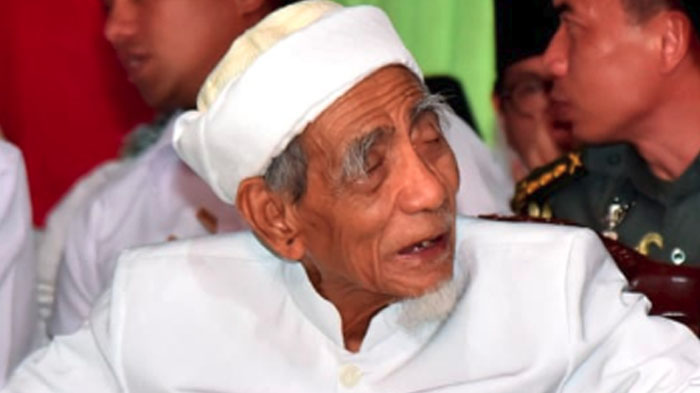 Mbah Moen di Mata La Nyalla:  Bukan Hanya Ulama Kharismatik, Tapi Juga Ulama Yang Komplit