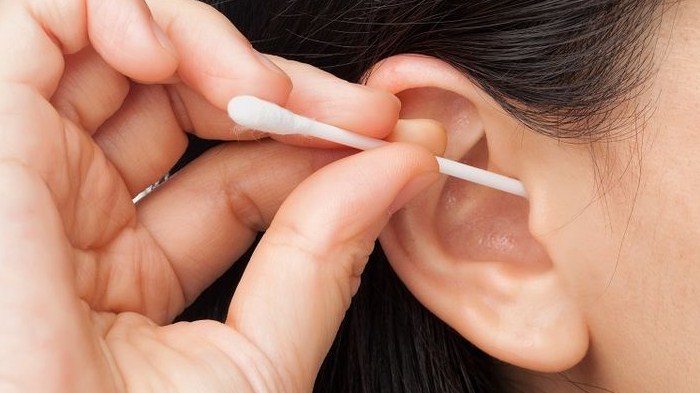 mengorek-kuping-dengan-cotton-bud.jpg