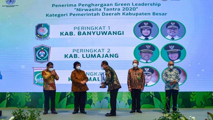 Kembangkan Ekowisata, Banyuwangi Raih Penghargaan Nirwasita Tantra 2020 dari Menteri Siti Nurbaya