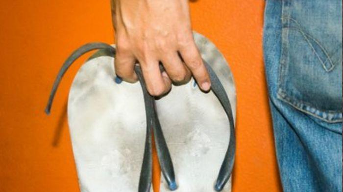 mimpi-sandal-putus-menurut-Islam-kjchwe8r.jpg