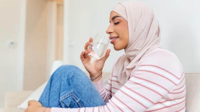minum-air-putih-untuk-buka-puasa-yayayaaa.jpg