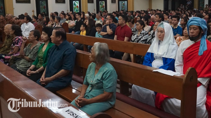 misa-natal-pagi-di-gereja-maria-ratu-para-rasul-pamekasan.jpg