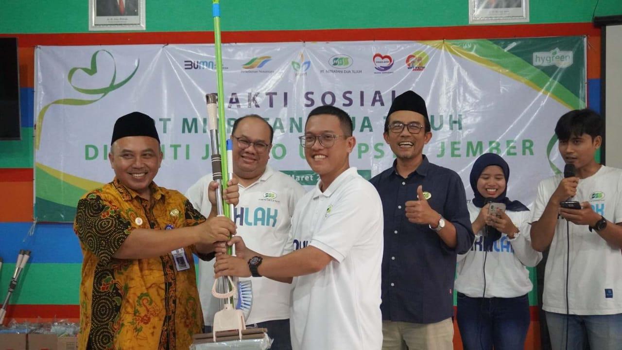 PT Mitratani Dua Tujuh Berbagi Kebahagiaan Bersama Lansia di Bulan Ramadhan