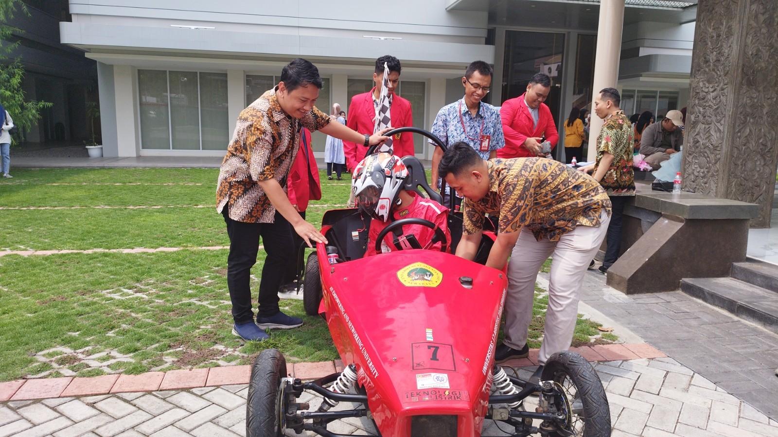 Dosen dan Mahasiswa Untag Kembangkan Mobil Listrik Sancaka, Minimalisir Jejak Karbon