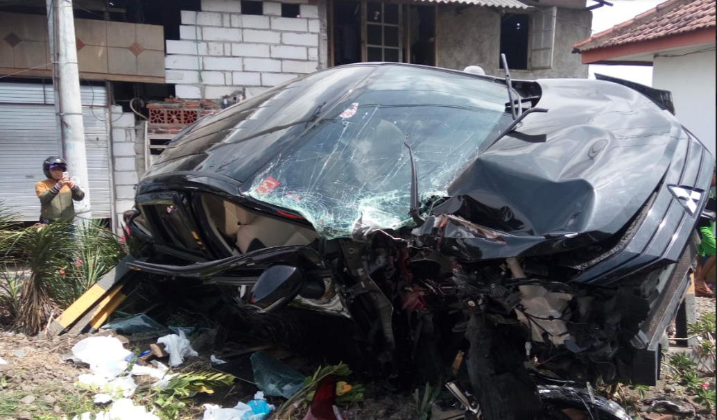 TERPOPULER JATIM: Mobil Xpander Tertabrak Kereta Api hingga Nasib Ibu di Malang yang Kurung Anaknya