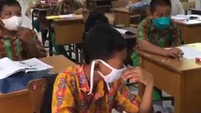 murid-SDN-81-Pekanbaru-Riau-memakai-masker-saat-mengikuti-ujian-kenaikan-kelas.jpg