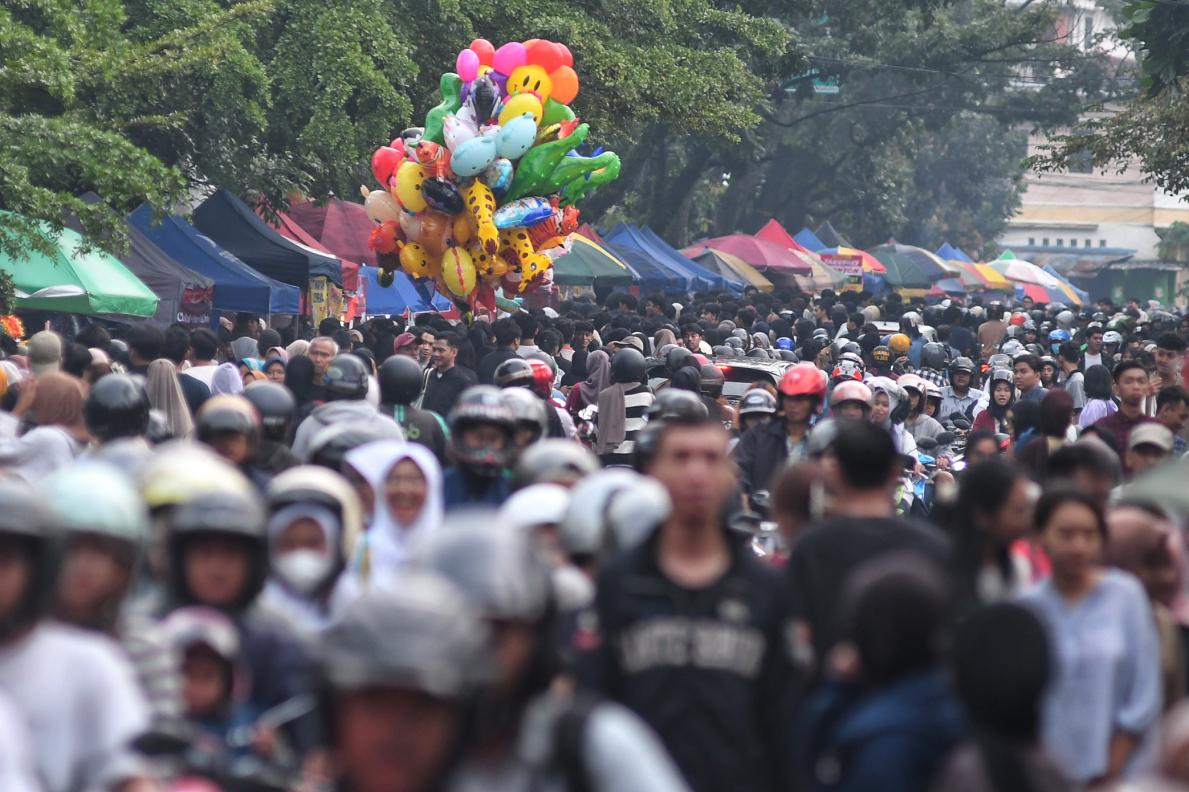 pasar-takjil-di-jalan-surabaya-kota-malang-ramai-dikunjungi-warga-dan-mahasiswa.jpg