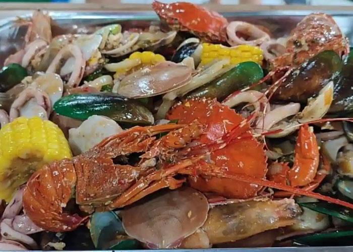 pedagang-buka-suara-soal-pengunjung-syok-makan-seafood-habis-Rp16-juta.jpg