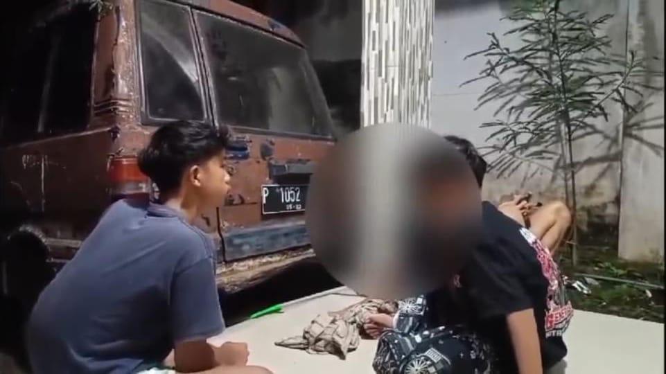 Video Aksi Bullying di Jember Viral di Facebook, Bocah Bersarung Ditendang Temannya 3 kali