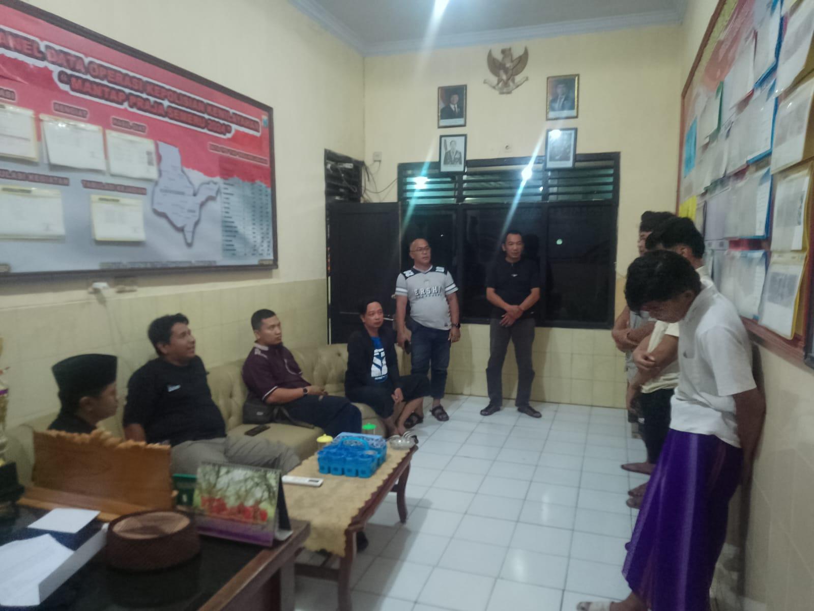 pelaku-pesta-miras-di-area-Puskesmas-Kedungdung-Sampang-Madura.jpg