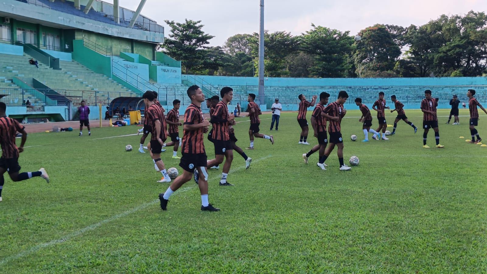 pemain-Arema-FC-saat-menjalani-latihan-di-stadion-Gajayana-Malang-pada-Senin-2252023.jpg