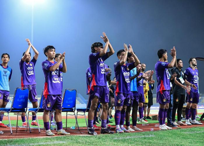 pemain-Persik-Kediri-melakoni-laga-pekan-ke-12-Super-League-20252026-melawan-Persebaya.jpg