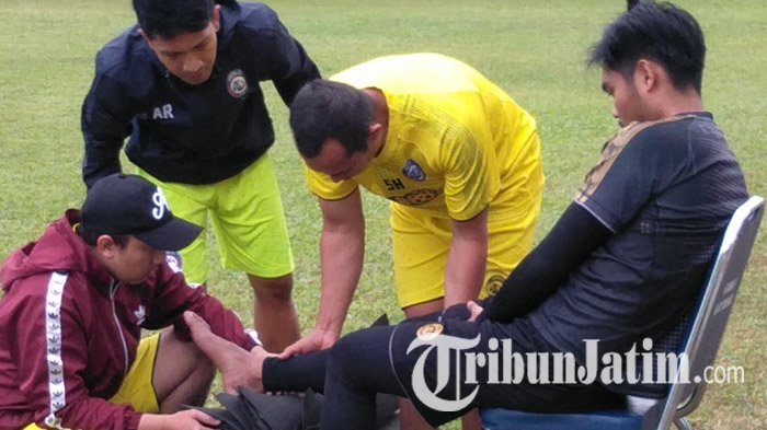Kondisi Terbaru Kiper Arema FC Kurniawan Kartika Ajie Pasca Alami Cedera ACL