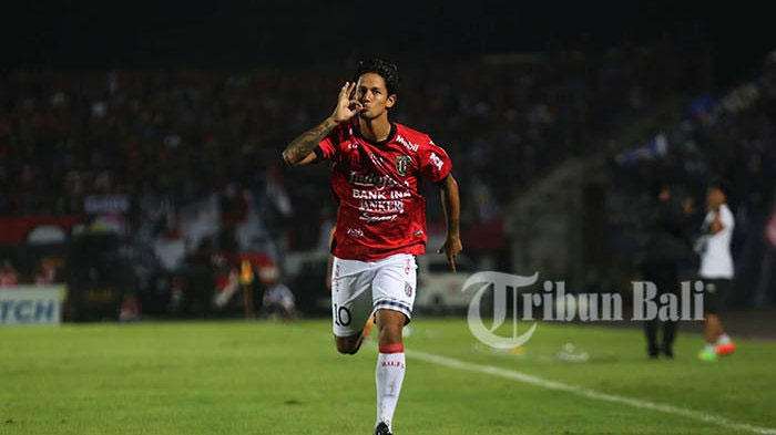 pemain-bali-united-irfan-bachdim-melakukan-selebrasi-seusai-membobol-gawang-arema-fc.jpg