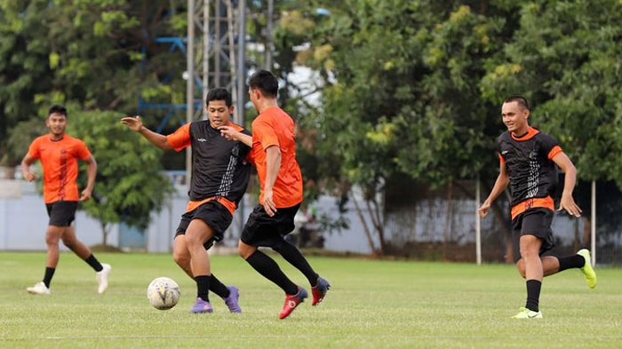 pemain-persija-jakarta-saat-mengikuti-latihan-perdana-di-lapangan-psau.jpg