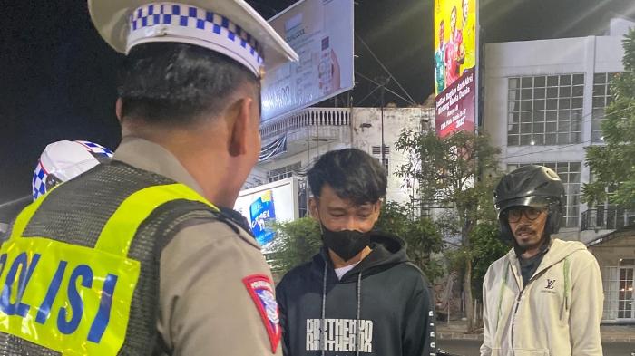 Niat Mejeng di Malam Minggu dengan Motor Ninja, Pemuda di Surabaya Terjaring Razia Tak Punya SIM