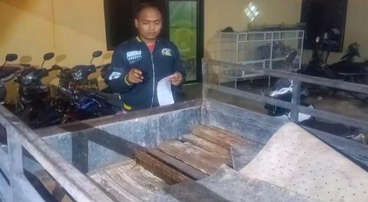 pencurian-rel-kereta-api-di-sumobito-jombang.jpg