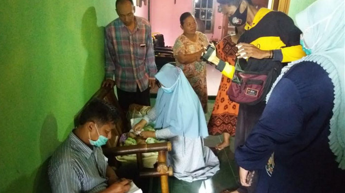 BREAKING NEWS: Hendak Nyalakan Lampu, Takmir Masjid Madiun Kaget Temukan Bayi, Ada Susu hingga Popok