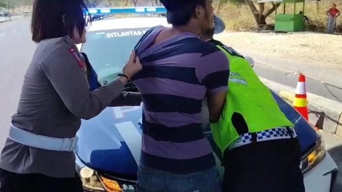 Pria Madura Ngamuk Saat Ditilang di Jembatan Suramadu, Lempar Surat Tilang hingga Cakar Polisi