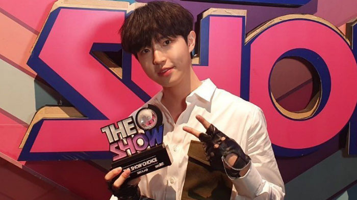 Kim Jae Hwan Dilarikan ke Rumah Sakit setelah Menang di Acara 'The Show', Sudah Demam Sejak Pagi