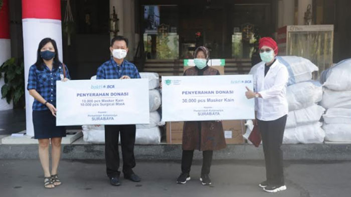 penyerahan-masker-bca-ke-wali-kota-surabaya.jpg