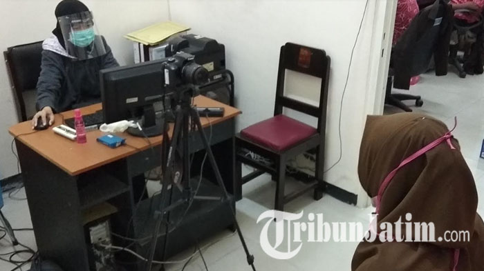 perekaman-ktp-el-di-kantor-dispendukcapil-kota-blitar-ilustrasi-e-ktp-ilustrasi-ktp-el.jpg