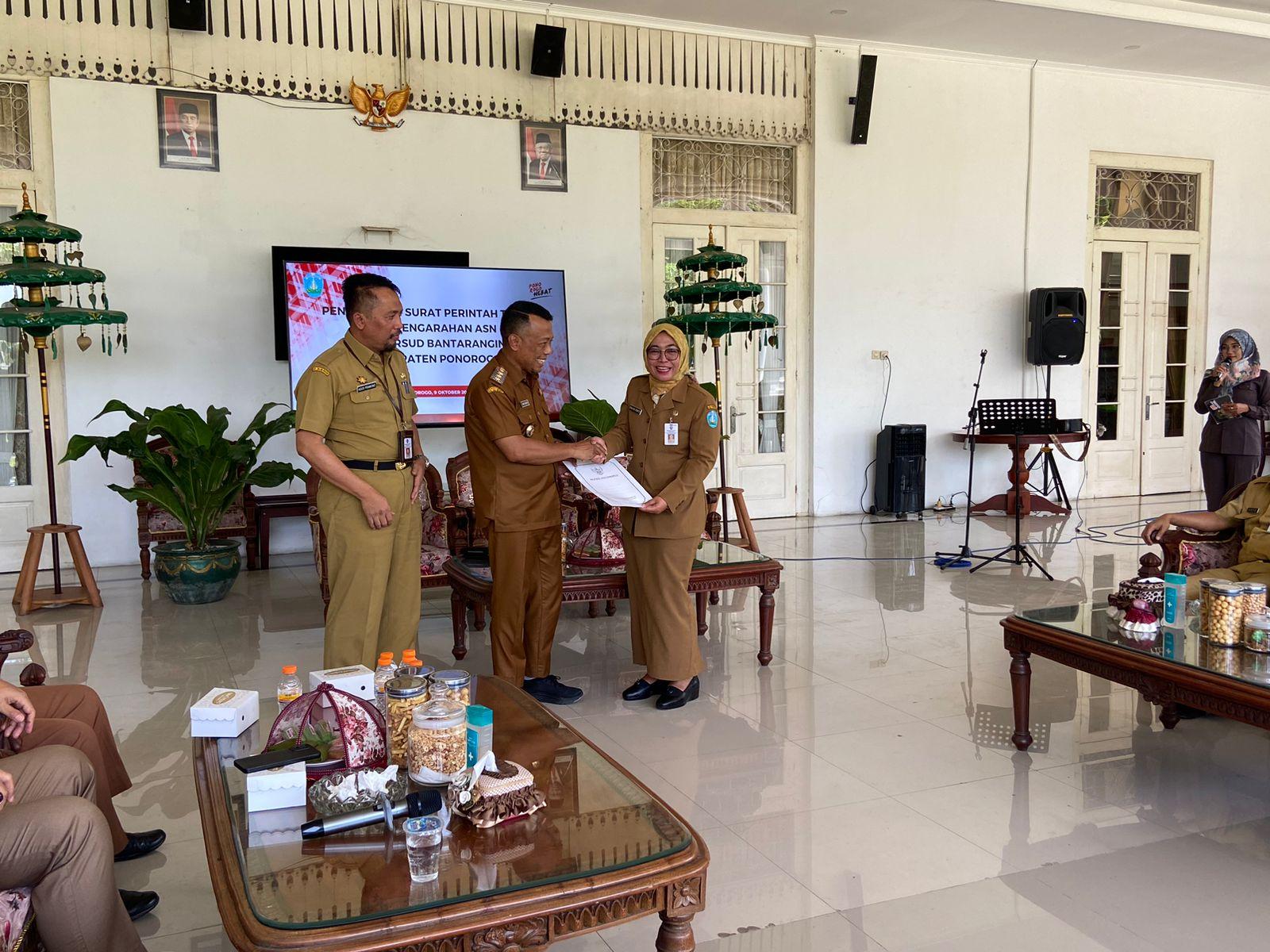 Serahkan Surat Perintah Tugas Pegawai Hospitel Bantarangin, Kang Giri : Pelayanan adalah Pengabdian