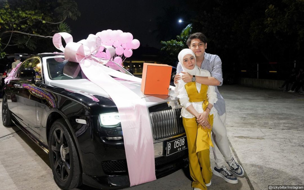 perlakuan-manis-rizky-billar-dulu-yang-hobi-memberikan-hadiah-mewah-untuk-lesti-kejora-dibahas.jpg