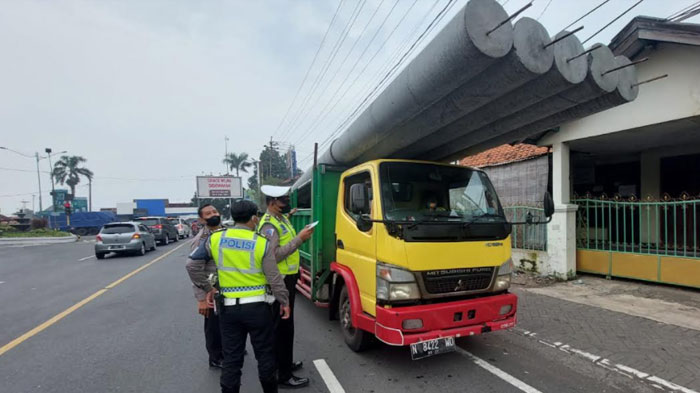 Dianggap Dapat Picu Kecelakaan, Puluhan Truk ODOL yang Lintasi Jalan Kota Probolinggo Ditindak