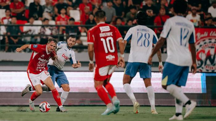 pertandingan-Bali-United-vs-Arema-FC-pada-pekan-15-Super-League-20252026-1.jpg