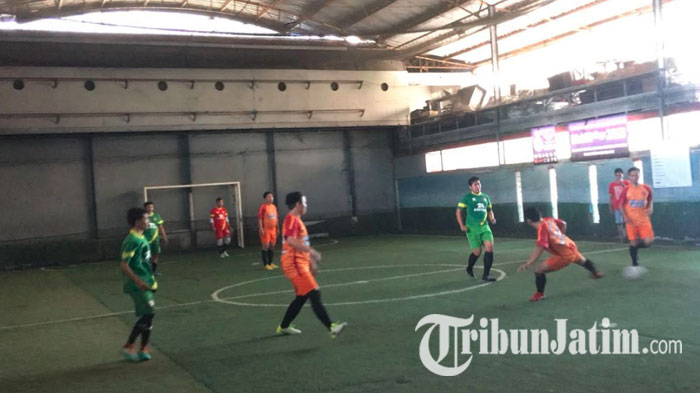 pertandingan-futsal-yang-diselenggarakan-oleh-makni-eatery_20180624_212205.jpg