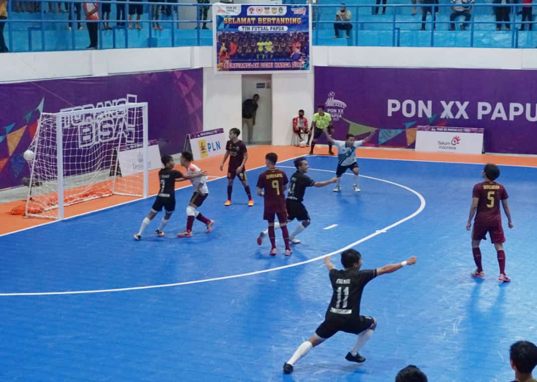pertandingan-tim-futsal-jatim-vs-sulsel-di-gor-futsal-sp-2-mimika.jpg