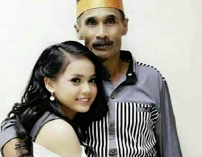 PESAN MENGHARUKAN Putri D'Academy 4 Indosiar, Innalilahi! Ayahanda Wafat Bikin Putri Bingung