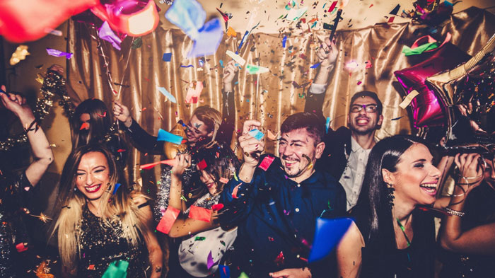 Sambut 2018, Intip 8 Tradisi Unik Rayakan Tahun Baru di Berbagai Negara, Nomor 7 Bikin Merinding!